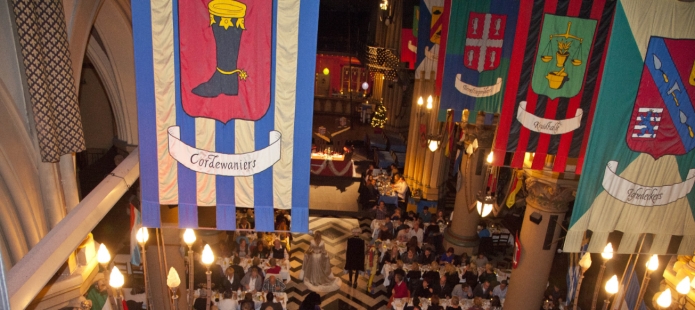 Met uw relatie naar het Middeleeuws Spektakel in Brugge